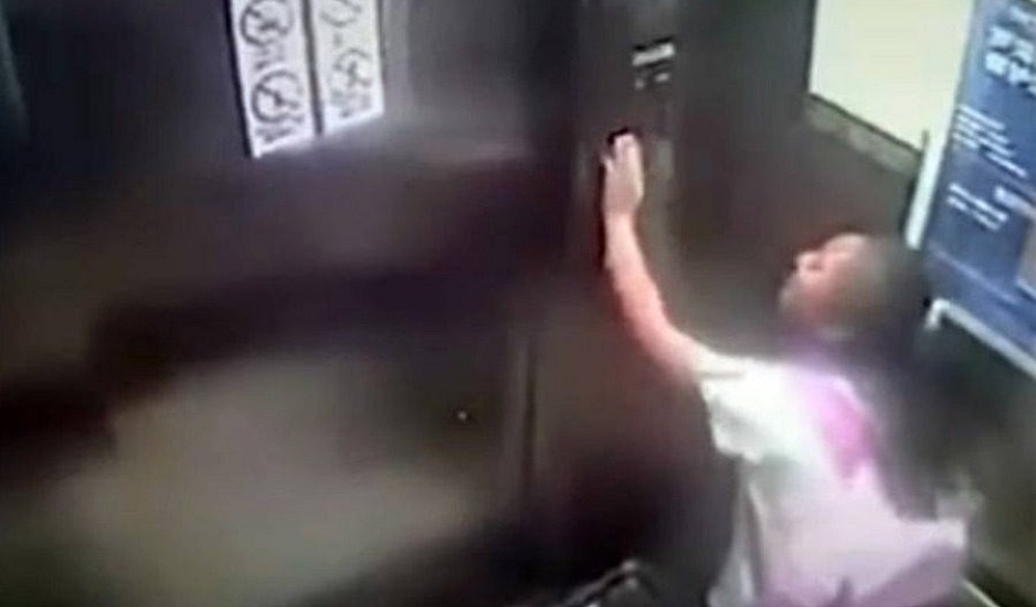Εννιάχρονη προσπαθεί να σταματήσει ασανσέρ που πέφτει από τον 19ο όροφο