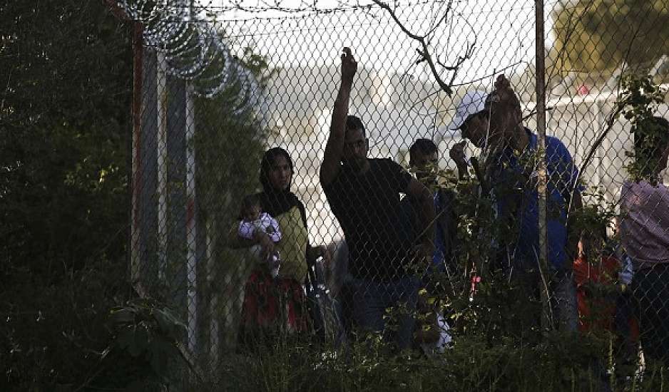 Ο δήμος Μυτιλήνης κλείνει τα «σύνορα» με τον δήμο Δυτικής Λέσβου - Για να μην πηγαίνουν πρόσφυγες στη Μόρια