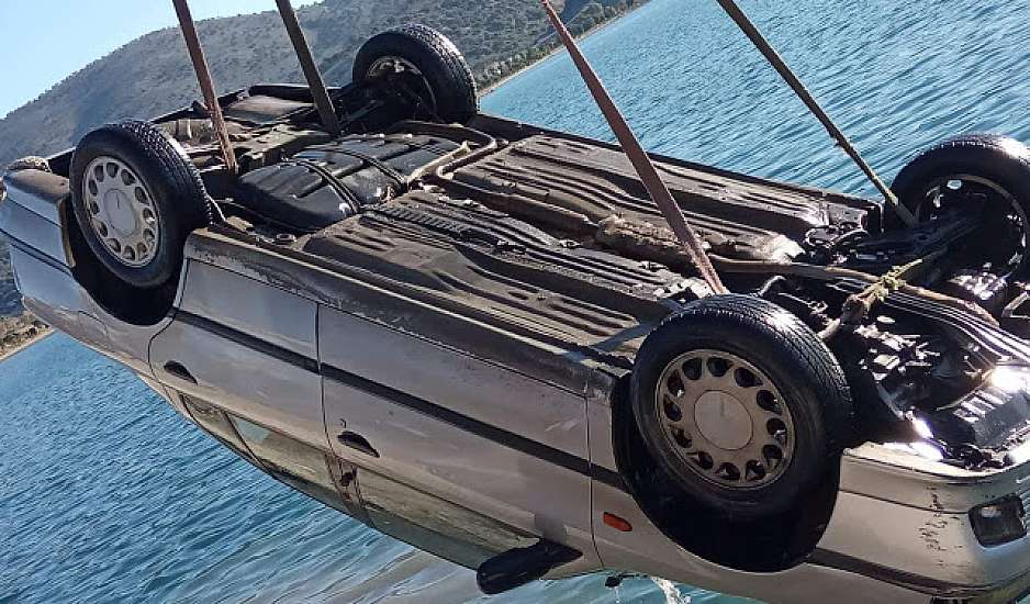 Αυτοκίνητο έπεσε στο λιμάνι του Αστακού