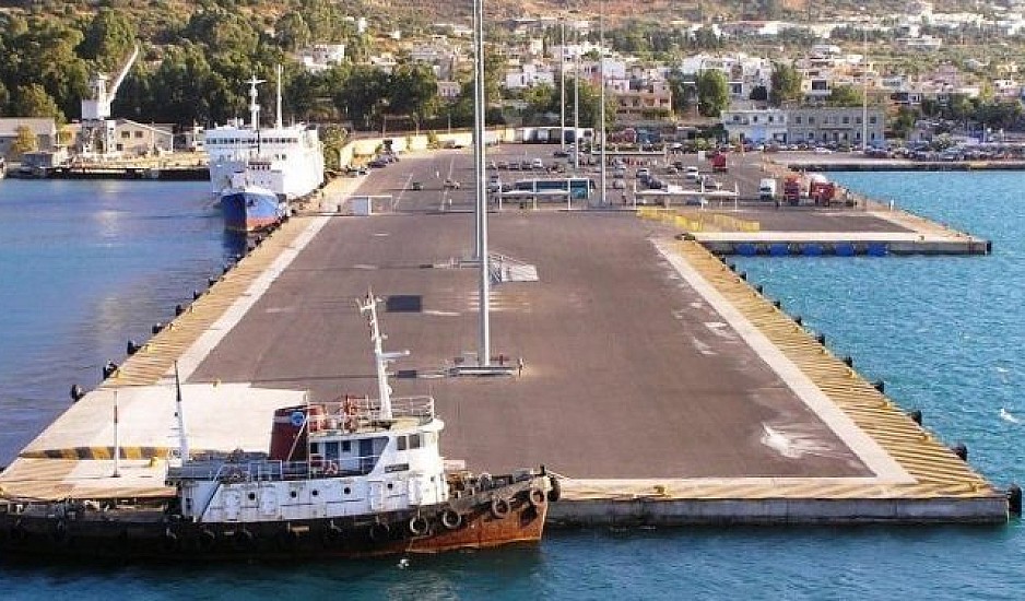 Τρόμος για 174 επιβάτες πλοίου από τα Χανιά – Έφτασε στον Πειραιά με ρυμουλκά