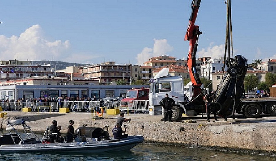 Μυτιλήνη: "Βουτιά θανάτου" για οδηγό - Επεσε με το ΙΧ στο λιμάνι