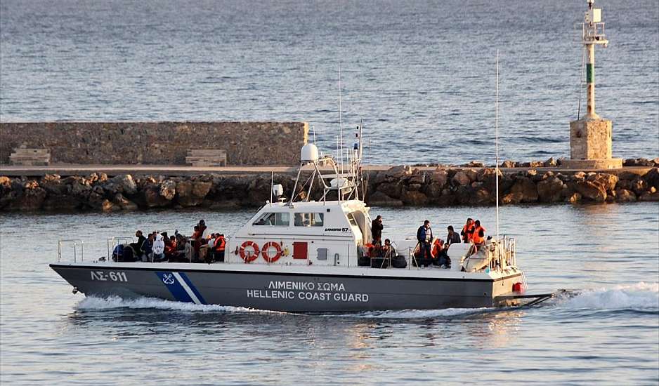 Μεταφορά 112 μεταναστών από την Κρήτη στον Πειραιά – Για που προορίζονται