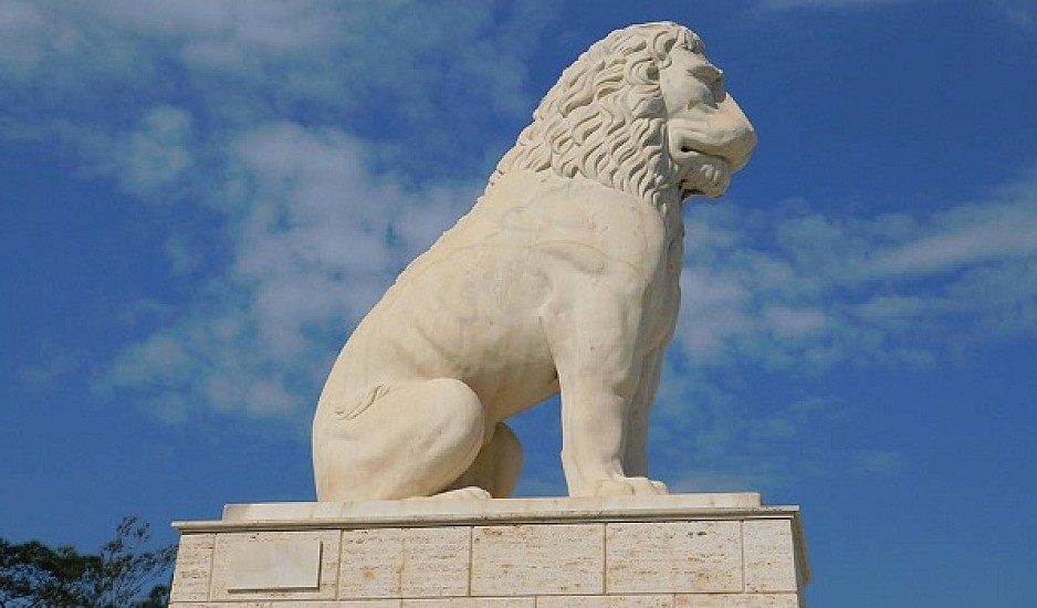 Ποιοι είναι οι θρύλοι γύρω από το λιοντάρι του Πειραιά