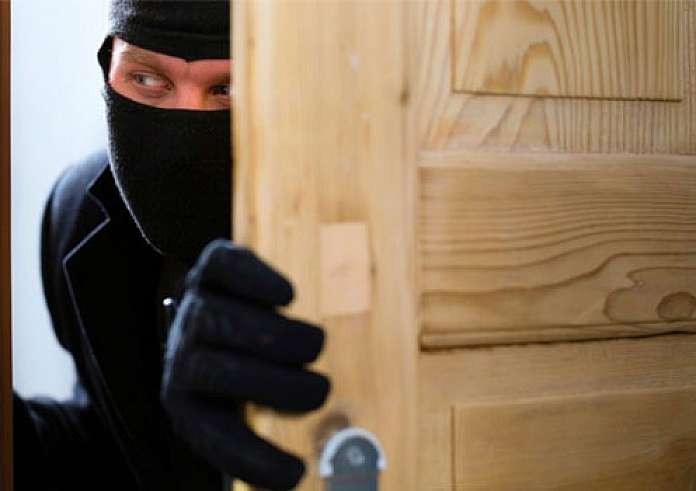 Βούλα: Ληστές έδεσαν και χτύπησαν ζευγάρι ηλικιωμένων