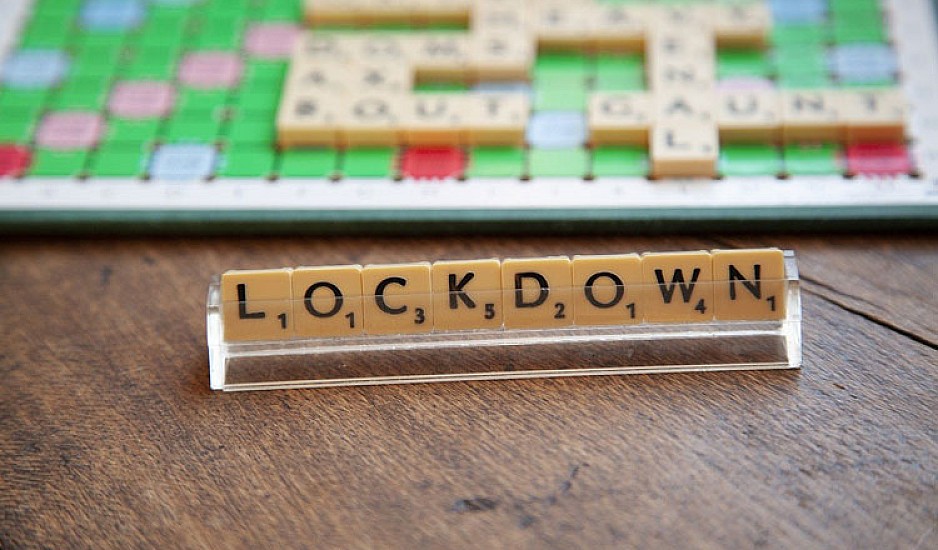 Lockdown θα είναι ο τίτλος της νέας ταινίας για τις σχέσεις στον κορονοϊό
