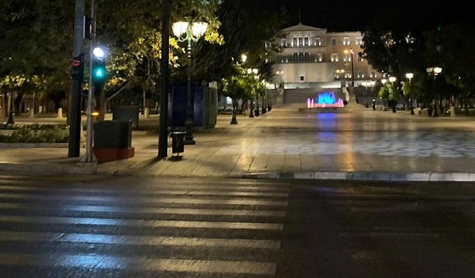 Έρημη πόλη η Αθήνα μετά  τα μέτρα απαγόρευσης κυκλοφορίας