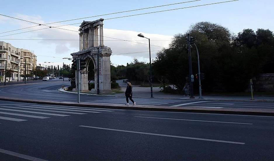 Lockdown: Άδεια η Αθήνα - Σαρωτικοί έλεγχοι και πρόστιμα. Οι περιορισμοί που ισχύουν από σήμερα