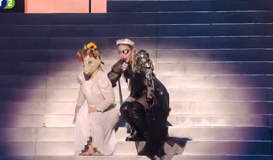 Η Μαντόνα στη σκηνή της Eurovision! Το φαντασμαγορικό σόου και τα... φάλτσα της!