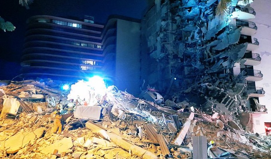 Μαϊάμι: Η στιγμή της πτώσης του πολυώροφου κτηρίου. Μία νεκρή και 99 αγνοούμενοι