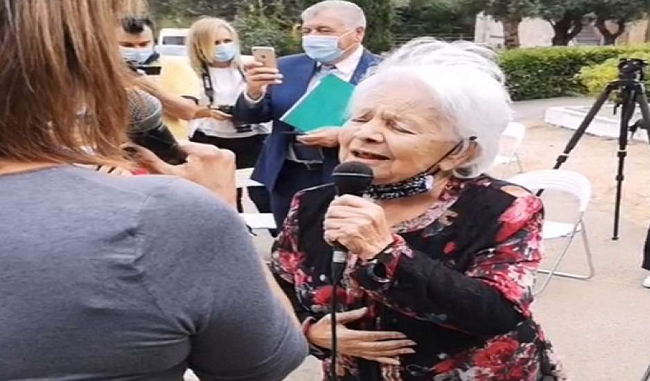 Μαίρη Λίντα: Τραγούδησε Μανώλη Χιώτη στο Γηροκομείο Αθηνών