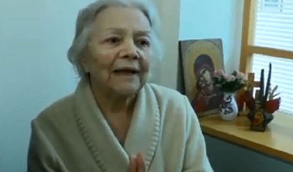 Η Μαίρη Λίντα τραγουδά μέσα από το Γηροκομείο Αθηνών και συγκινεί