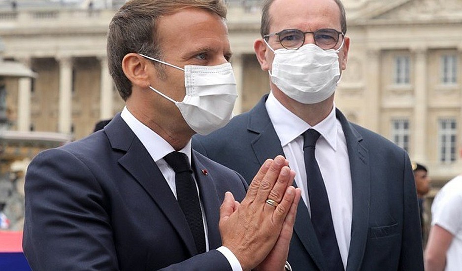 Μακρόν: Η χρήση μάσκας στους κλειστούς δημόσιους χώρους θα καταστεί υποχρεωτική