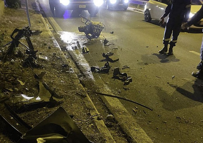 Τραγωδία στη Μαραθώνος: Τροχαίο με έναν νεκρό στο Μάτι – Διαλύθηκε το αυτοκίνητο