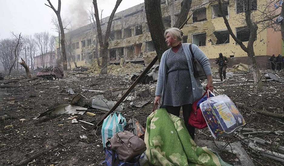 Πόλεμος στην Ουκρανία: Εξαντλούνται τα τελευταία αποθέματα τροφίμων και νερού στη Μαριούπολη