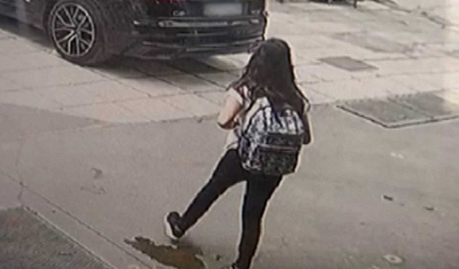 Η 10χρονη Μαρκέλλα περπατάει με μία άγνωστη γυναίκα - Μίλησε η κάμερα