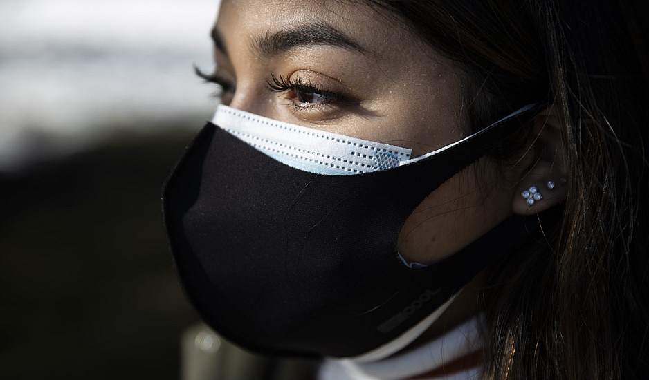 Κορονοϊός: Το κόλπο για να καταλάβετε πόσο σας προστατεύει η μασκά