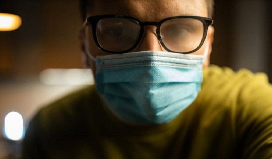 Μετάλλαξη Ομικρον: Πότε μεταδίδεις τον ιο - Οι κρίσιμες μέρες