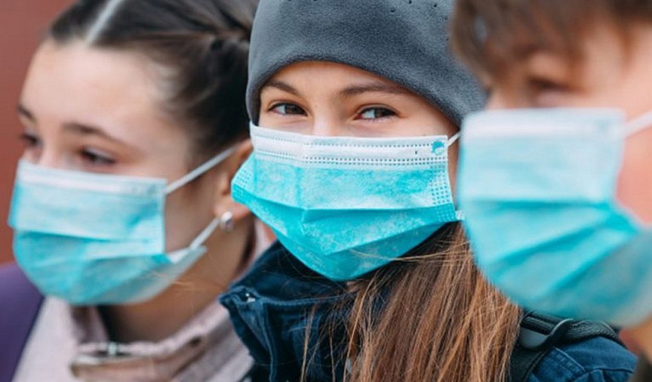 Μαγιορκίνης: Πιθανή η μάσκα και σε εξωτερικούς χώρους με περισσότερα κρούσματα