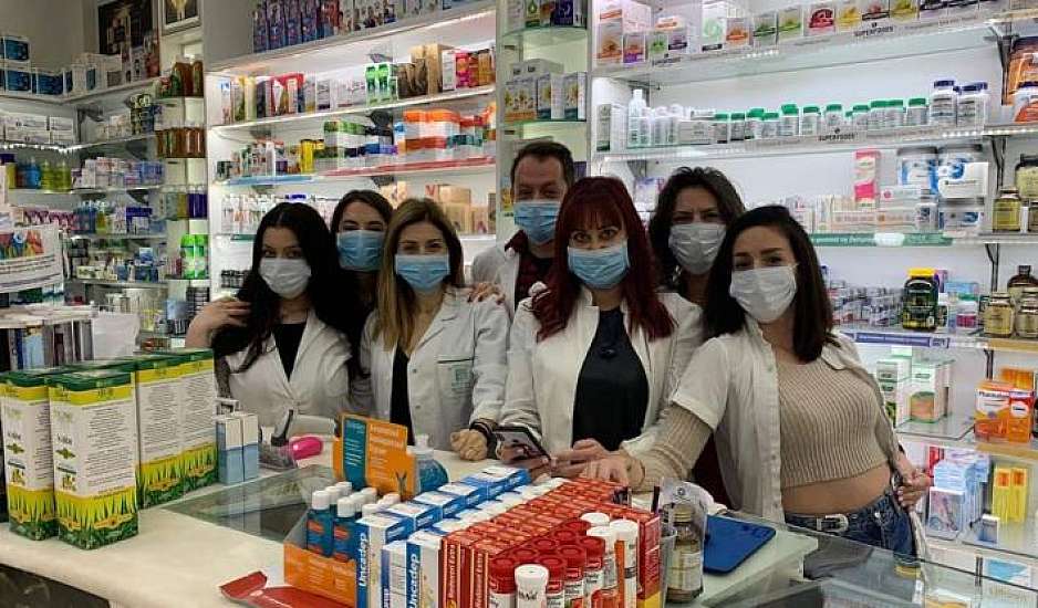 Λουράντος: Κινέζοι παίρνουν με τα κουτιά τις μάσκες από τα φαρμακεία