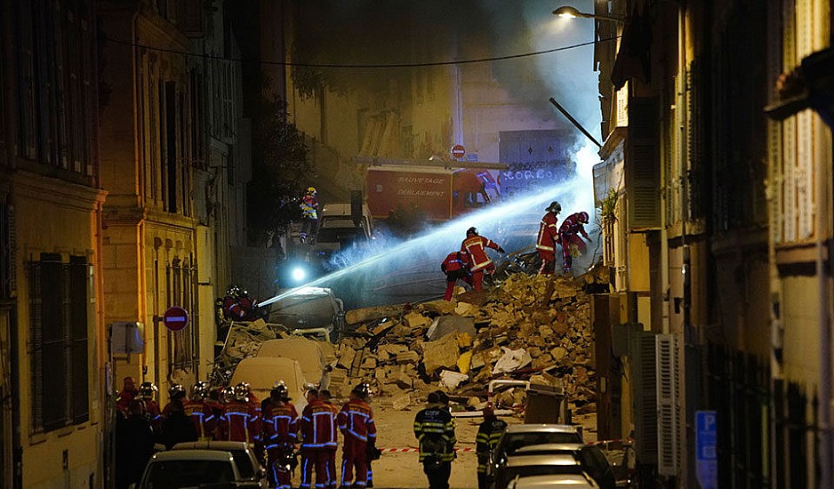 Γαλλία: Κατέρρευσαν δύο κτίρια στη Μασσαλία -  Αγωνία για τους εγκλωβισμένους