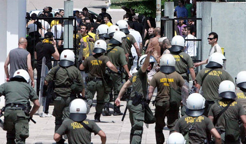 Θεσσαλονίκη: Τα ΜΑΤ εκκένωσαν την Πρυτανεία του ΑΠΘ από καταληψίες
