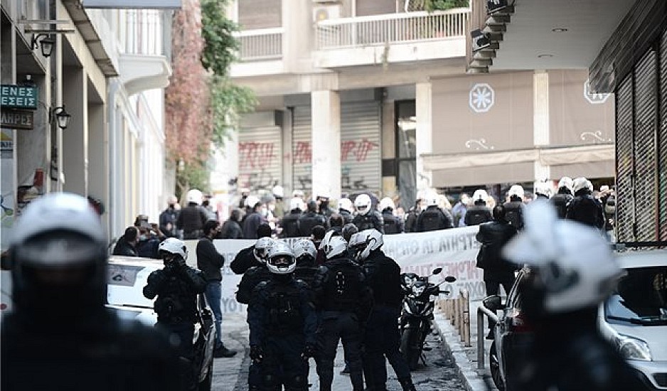 Επέτειος δολοφονίας Γρηγορόπουλου: Πάνω από 100 προσαγωγές. Σε αστυνομικό κλοιό τα Εξάρχεια