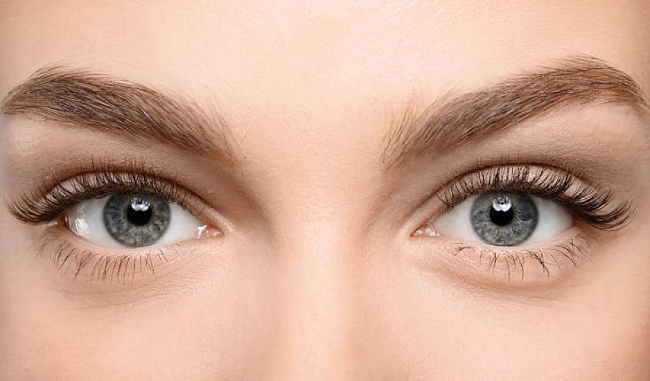 Τρία έξυπνα tips για να φαίνονται τα μάτια σας πιο ξεκούραστα