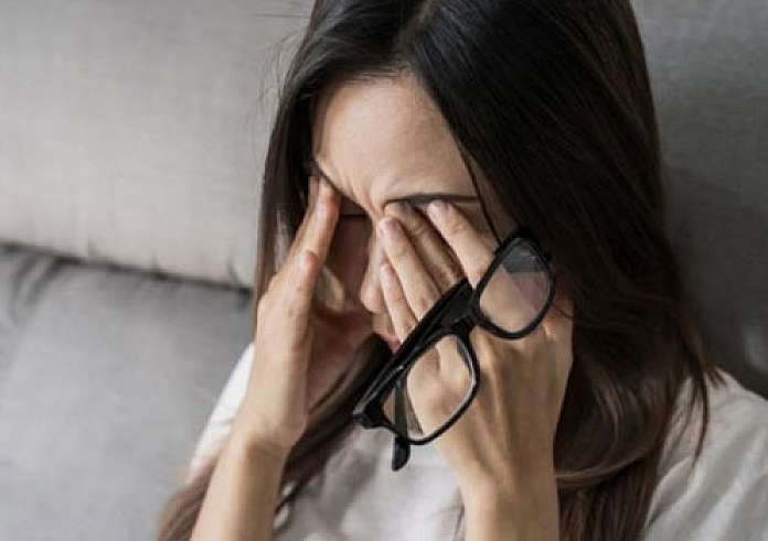Μήπως κάνεις κι εσύ αυτά τα 8 λάθη που βλάπτουν τα μάτια σου;