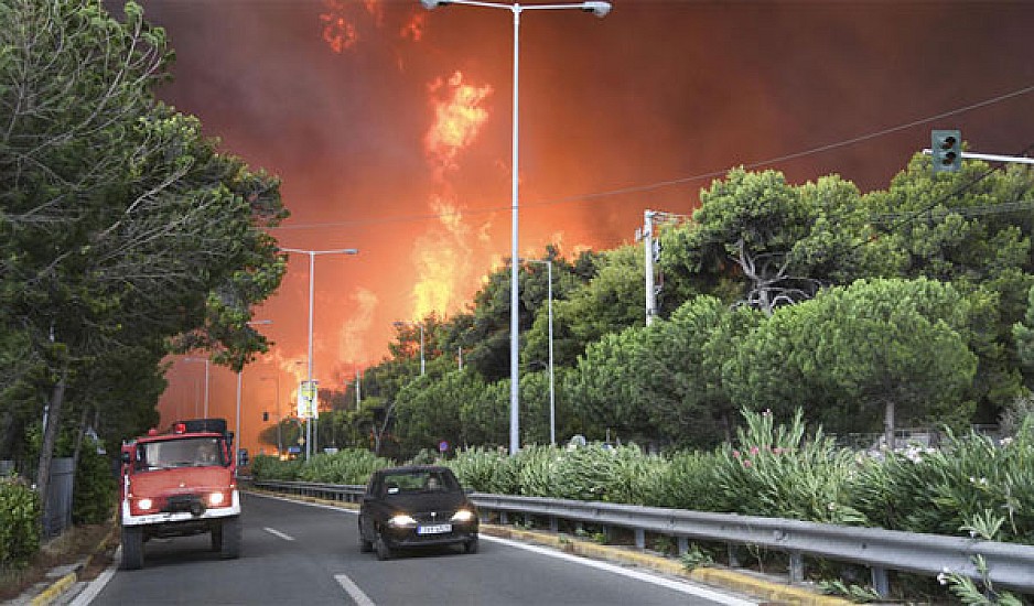 Μπαλάκι οι ευθύνες για την εκκένωση στο Μάτι μεταξύ δήμου - πυροσβεστικής