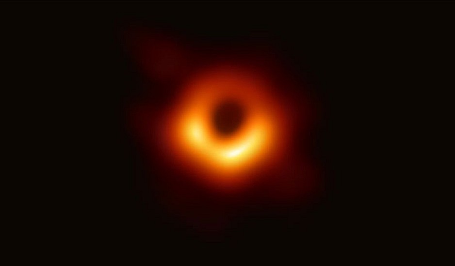 Φωτογραφήθηκε για πρώτη φορά η μεγάλη μαύρη τρύπα στην καρδιά του γαλαξία μας