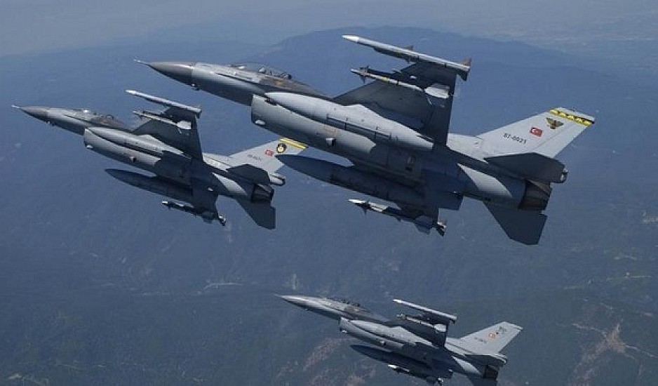 Νέες παραβιάσεις από τουρκικά μαχητικά και εικονική αερομαχία στο Αιγαίο