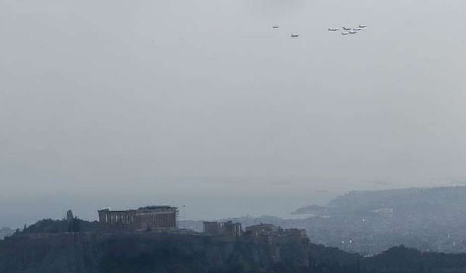 Γιατί πετάνε μαχητικά αεροπλάνα σήμερα πάνω από την Ακρόπολη