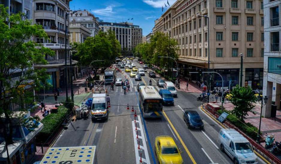 Η εικόνα της Πανεπιστημίου με τους φοίνικες από ψηλά