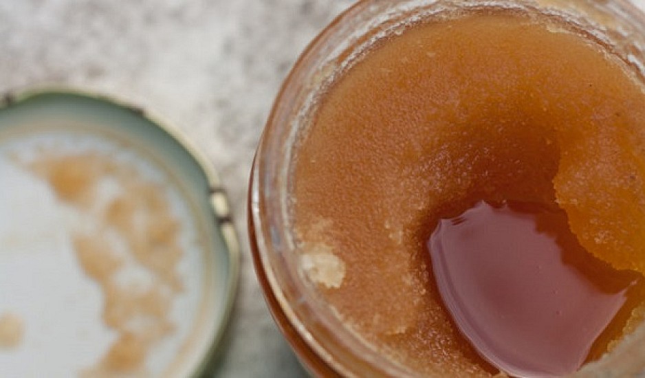 Μέλι που έχει ζαχαρώσει: Το κόλπο για να το ξανακάνετε λείο