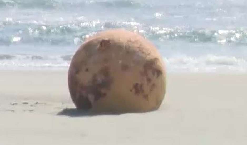 Λύθηκε το μυστήριο με τη σιδερένια μπάλα σε ακτή της Ιαπωνίας