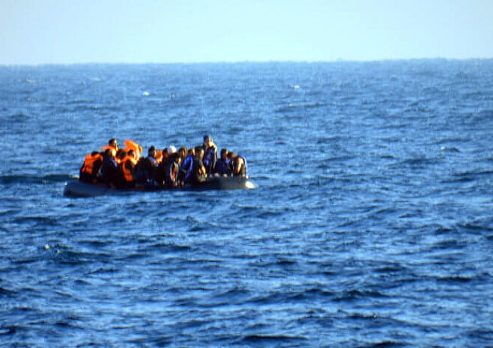 Αγνοείται σκάφος με 500 μετανάστες – Ανάμεσά τους ένα νεογέννητο και έγκυες
