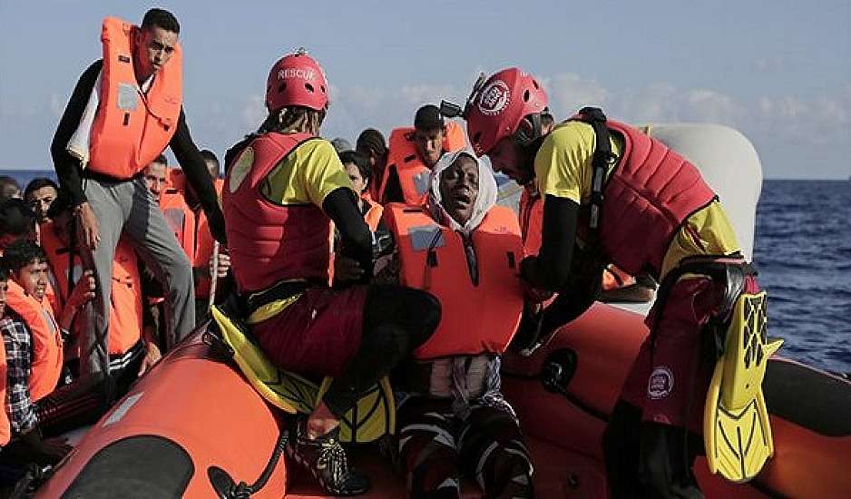 Στην Κω οι 375 μετανάστες του πλοίου που έπλεε έξω από την Κρήτη