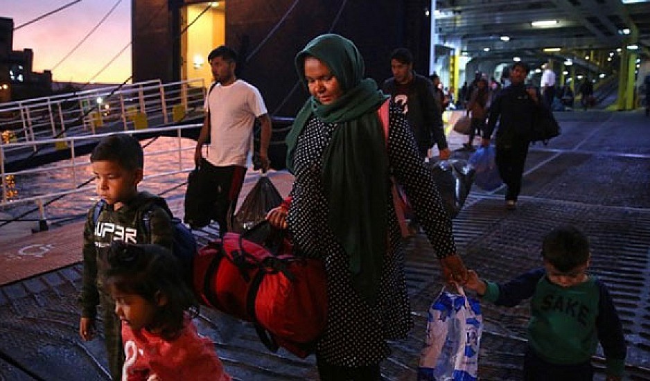 Στο λιμάνι του Πειραιά 99 πρόσφυγες και μετανάστες από νησιά του ανατολικού Αιγαίου