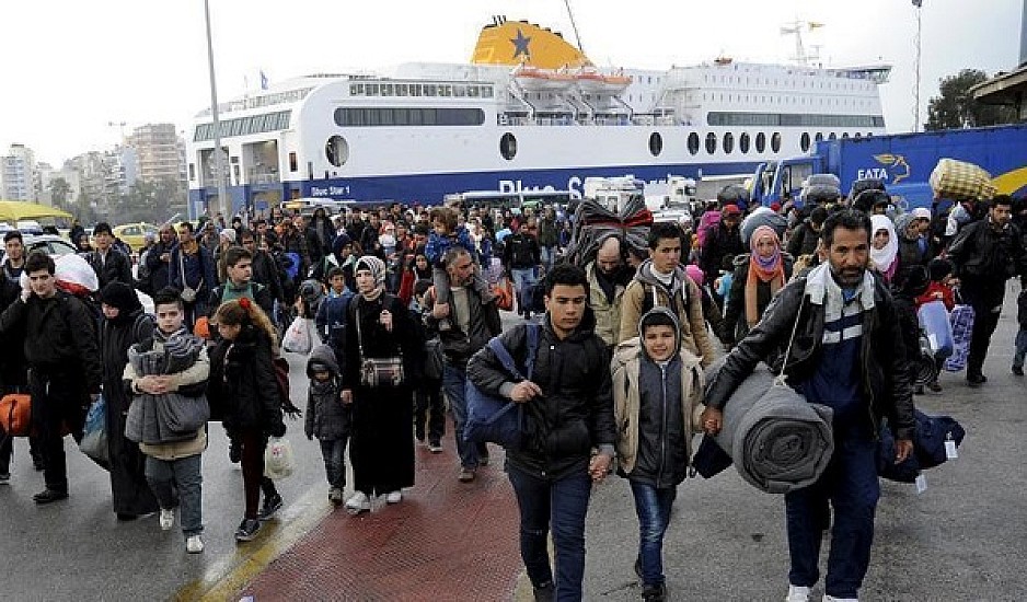 Στον Πειραιά 370 πρόσφυγες και μετανάστες από Μυτιλήνη και Χίο