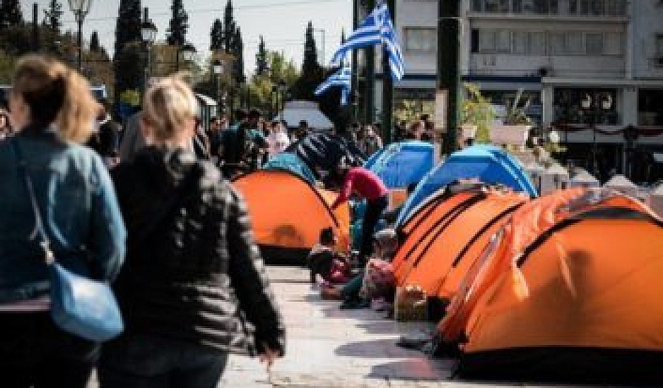 Παραμένουν στο Σύνταγμα οι πρόσφυγες, Βίτσας: Φύγετε, δημιουργείτε αρνητική εικόνα
