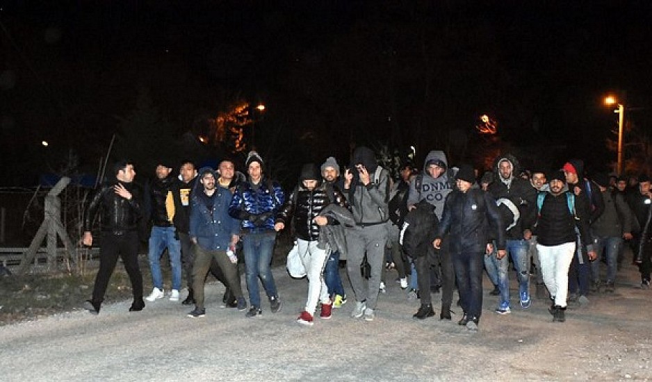 Ανοιξε τα σύνορα ο Ερντογάν - Με λεωφορεία στέλνει τους μετανάστες στα σύνορα με την Ελλάδα