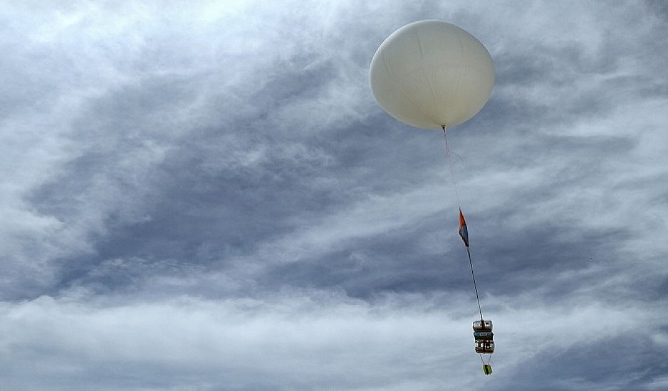 Θεσσαλονίκη: Αναστάτωση με μετεωρολογικό μπαλόνι που έπεσε στη θάλασσα