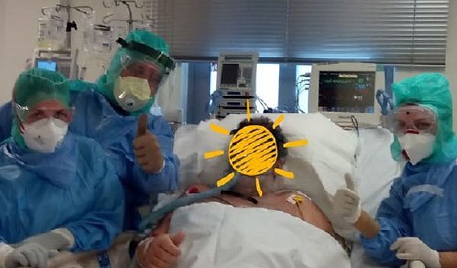 Ο φωτογραφικός φακός απαθανάτισε τη στιγμή της ελπίδας: Αποσωλήνωση ασθενή στη ΜΕΘ