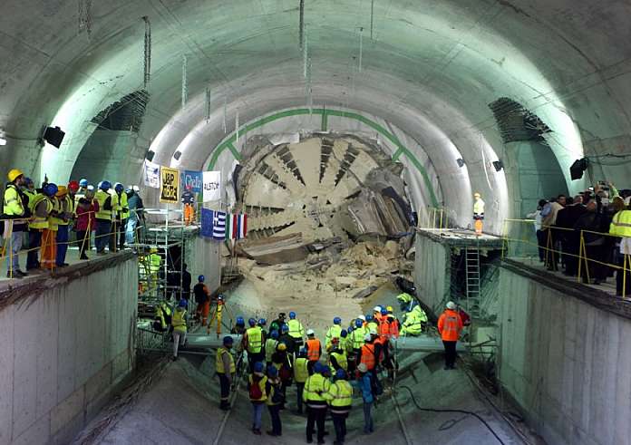 Μετρό: Άνοιξαν από λάθος 160 μέτρα σήραγγα στην λεωφόρο Κατεχάκη – Δεν έγινε λάθος λέει ο υπουργός Υποδομών