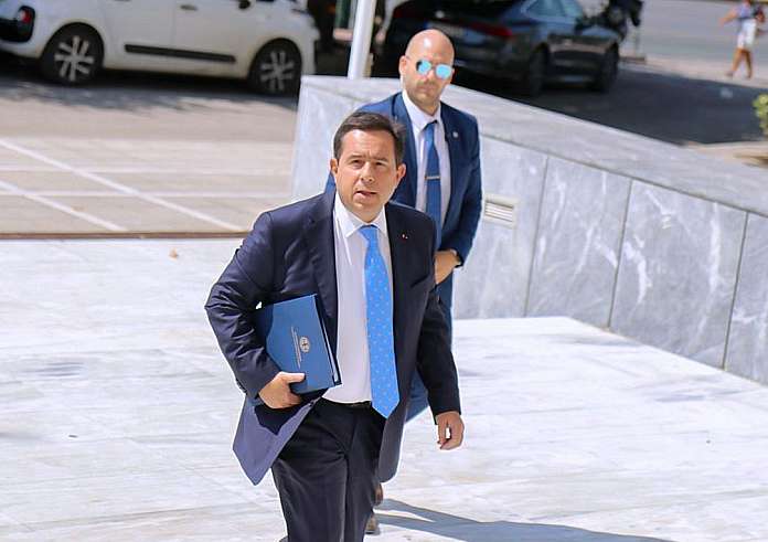 Νότης Μηταράκης: Η έφιππη αστυνομία, οι διακοπές και το άδειασμα από τον πρωθυπουργό