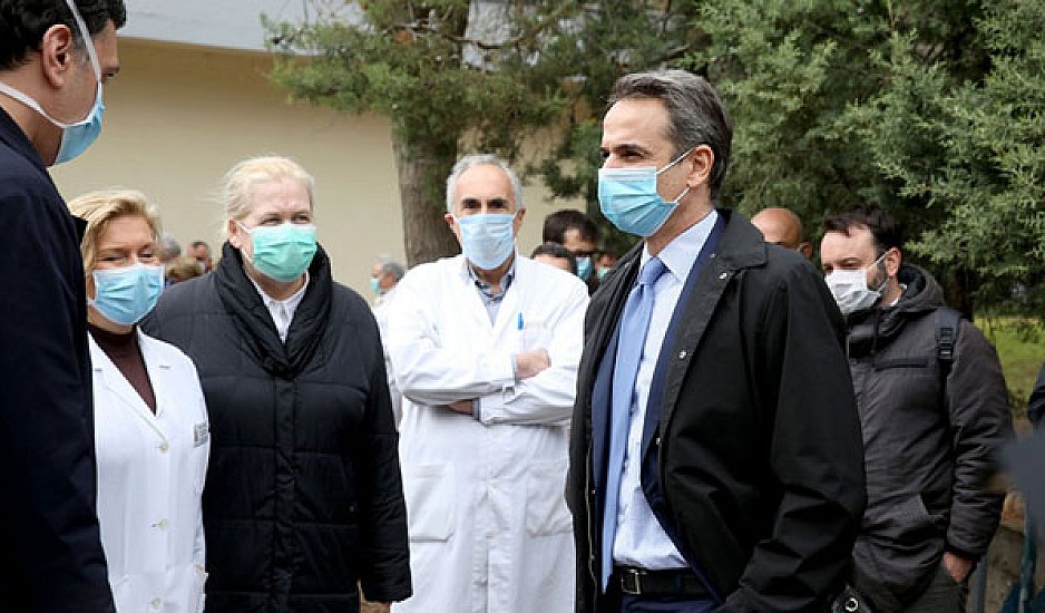 Στο νοσοκομείο "Σωτηρία" ο Κυριάκος Μητσοτάκης: Είστε οι ήρωες πίσω από τις μάσκες