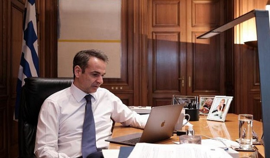 Ο Μητσοτάκης ενημερώνει τους πολιτικούς αρχηγούς για τις εξελίξεις στα εθνικά θέματα