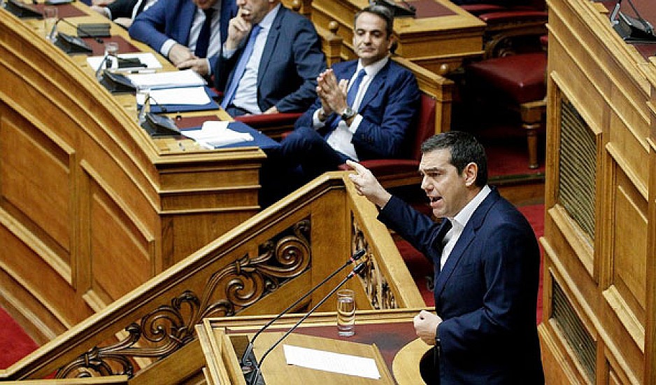 Σύγκρουση κορυφής στη Βουλή μετά την πρόταση μομφής του Αλέξη Τσίπρα – Ξεκινά η τριήμερη συζήτηση