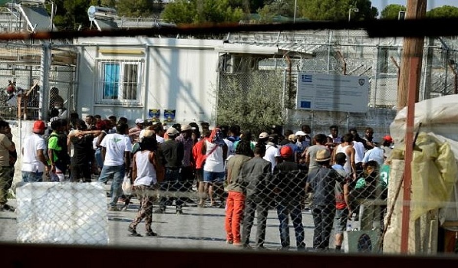 Guardian για ελληνικά hotspot: Πρόσφυγες ζουν δίπλα σε λύματα, φίδια και ποντίκια