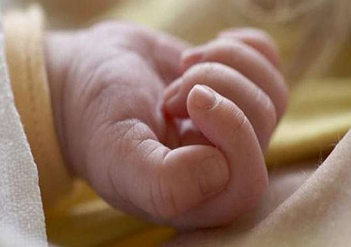 Πατήσια: Βρέφος 1 έτους αναίσθητο από ναρκωτική ουσία – Συνελήφθη ο πατέρας του